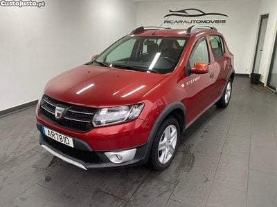 Usado Dacia Sandero Stepway 90 HP (66 kW) 2013 Vermelho Citadino