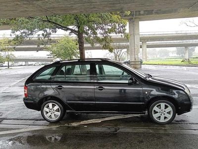 Usado Skoda Fabia 75 HP (55 kW) 2005 Sedan