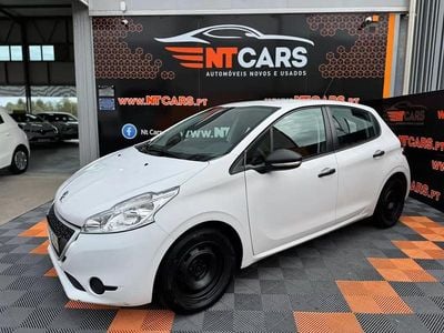 Branco Usado 2015 Peugeot 208 Citadino | € 6.900 (Preço justo)