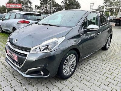 Cinzento Usado 2017 Peugeot 208 Style Citadino | € 11.990 (Caro)