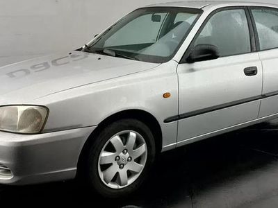 Usado Hyundai Accent GLS 85 HP (62 kW) 2003 Cinzento Citadino