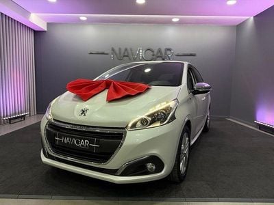 Branco Usado 2016 Peugeot 208 Style Citadino | € 8.850 (Bom preço)