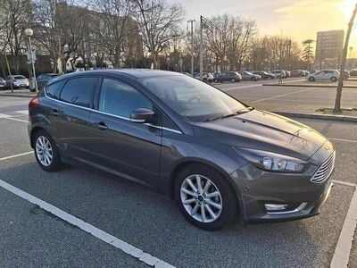 Usado Ford Focus 125 HP (91 kW) 2016 Cinzento