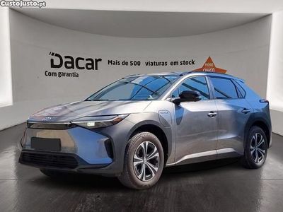 Cinza Usado 2023 Toyota bZ4X SUV | € 31.799 (Preço justo)