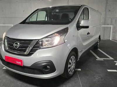 Usado Nissan NV300 120 HP (88 kW) 2019 Cinza prata Van