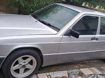 Cinzento Usado 1993 Mercedes 190 Sedan | € 3.750