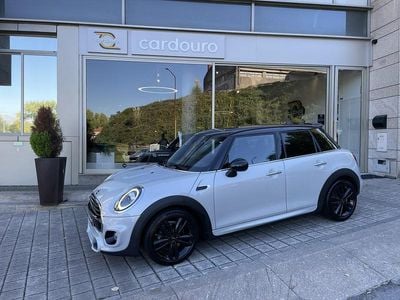 Usado Mini Cooper D 116 HP (85 kW) 2019 Branco cinzento, preto Citadino
