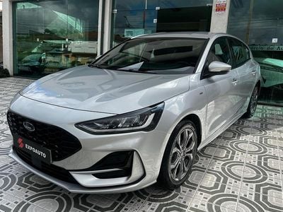 Prateado cinzento Usado 2022 Ford Focus ST-Line | € 18.950 (Preço justo)