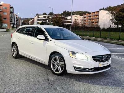 Branco Usado 2013 Volvo V60 Summum Carrinha | € 8.990
