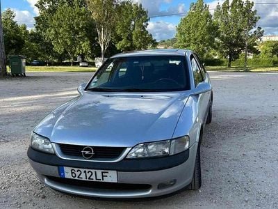 Cinzento Usado 1998 Opel Vectra Citadino | € 3.000