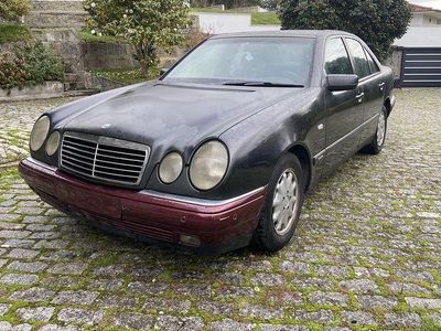 Usado 1996 Mercedes E220 Sedan | € 1.250