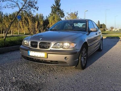 Cinzento Usado 2003 BMW 320 Sedan | € 4.100 (Preço justo)