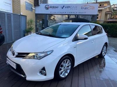 Usado Toyota Auris 90 HP (66 kW) 2013 Branco Citadino