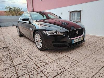 Usado Jaguar XE 180 HP (132 kW) 2016 Preto Sedan
