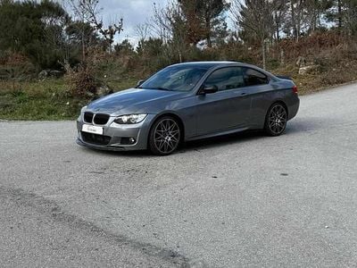 Cinzento Usado 2010 BMW 320 Coupé | € 15.900 (Preço justo)