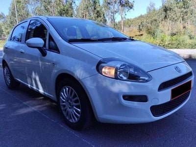 Branco Usado 2019 Fiat Punto Easy Citadino | € 7.999 (Preço justo)