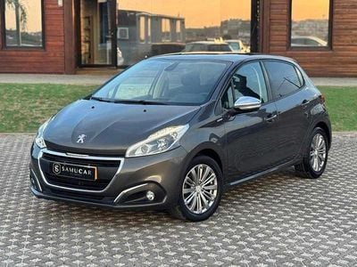 Cinzento Usado 2016 Peugeot 208 Citadino | € 7.990 (Preço justo)
