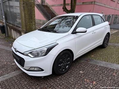 Usado Hyundai i20 75 HP (55 kW) 2017 Branco Citadino