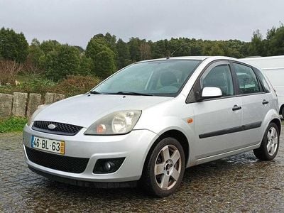 Usado 2006 Ford Fiesta Sedan | € 2.300 (Bom preço)