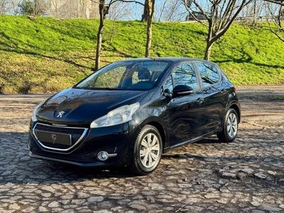 Preto Usado 2013 Peugeot 208 Active Citadino | € 7.990 (Preço justo)