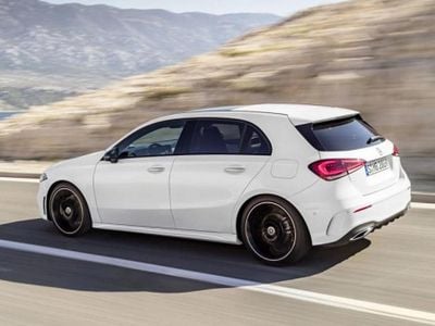 Branco Usado 2019 Mercedes A180 AMG line Citadino | € 26.800 (Preço justo)