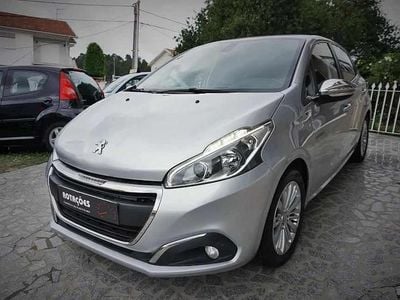 Cinzento Usado 2016 Peugeot 208 Style Citadino | € 10.990 (Preço elevado)