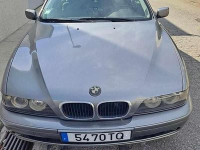 Cinzento Usado 2002 BMW 520 Sedan | € 3.500