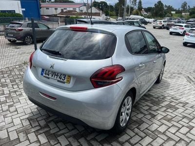 Cinzento Usado 2018 Peugeot 208 Style Citadino | € 11.550 (Preço justo)