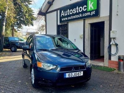 Usado Mitsubishi Colt Invite 75 HP (55 kW) 2010 Cinza