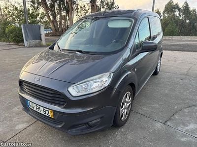 Cinza Usado 2016 Ford Courier Trend Monovolume | € 7.750