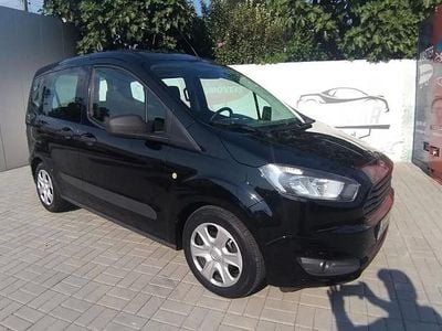 Usado Ford Tourneo Courier Titanium 95 HP (69 kW) 2018 Preto Monovolume