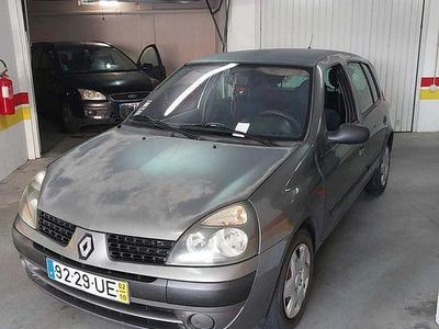 Usado Renault Clio II 75 HP (55 kW) 2002 Sedan