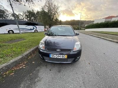 Usado 2007 Ford Fiesta Sedan | € 3.500 (Caro)