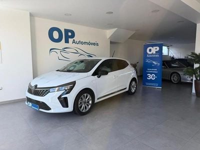 Branco Usado 2025 Renault Clio V Evolution Sedan | € 18.850 (Preço justo)