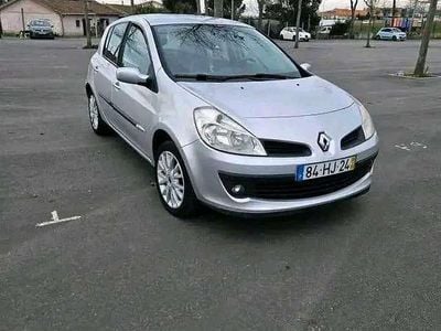 Cinzento Usado 2009 Renault Clio II Citadino | € 1.100