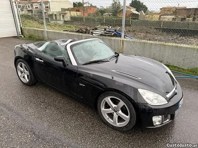 Usado Opel GT 265 HP (194 kW) 2009 Preto Cabrios