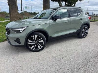Usado Volvo XC40 163 HP (119 kW) 2025 Verde SUV