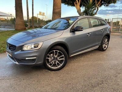 Azul Usado 2018 Volvo V60 CC Pro Carrinha | € 23.500