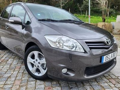 Usado Toyota Auris 100 HP (73 kW) 2010 Sedan