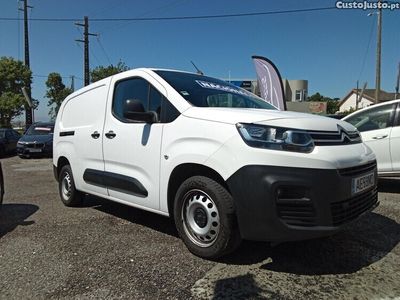 Branco Usado 2020 Citroën Berlingo Feel Monovolume | € 18.900