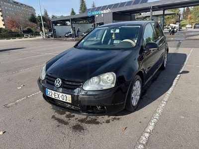 Usado 2004 VW Golf V Sedan | € 2.600