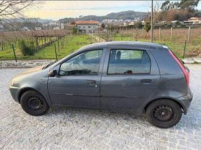 Usado 2000 Fiat Punto Sedan | € 1.200