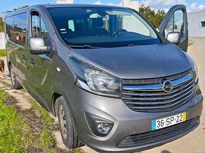 Usado Opel Vivaro 125 HP (91 kW) 2017 Cinzento Monovolume