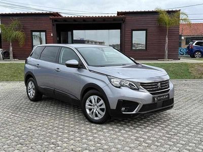 Usado Peugeot 5008 131 HP (96 kW) 2020 Cinzento Citadino