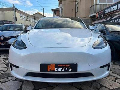 Branco Usado 2023 Tesla Model Y Standard Range SUV | € 35.500 (Preço justo)