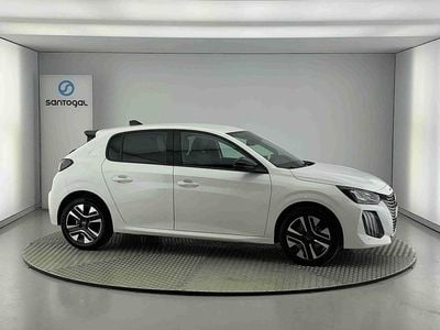Branco Usado 2025 Peugeot 208 Allure Citadino | € 21.990