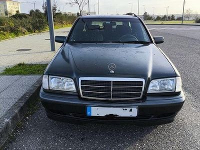 Usado Mercedes C250 150 HP (110 kW) 1998 Sedan