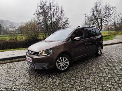 Castanho Usado 2010 VW Touran Highline Monovolume | € 8.000