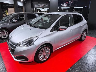 Cinza prata Usado 2016 Peugeot 208 Style Citadino | € 10.900 (Preço justo)