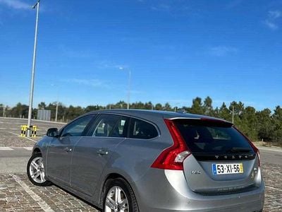 Cinzento Usado 2013 Volvo V60 Carrinha | € 8.100